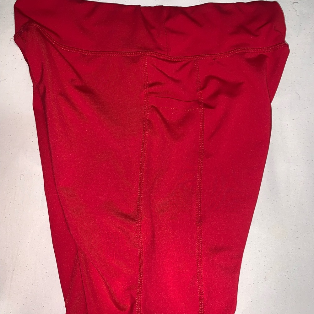 Side phone pocket sports shorts
